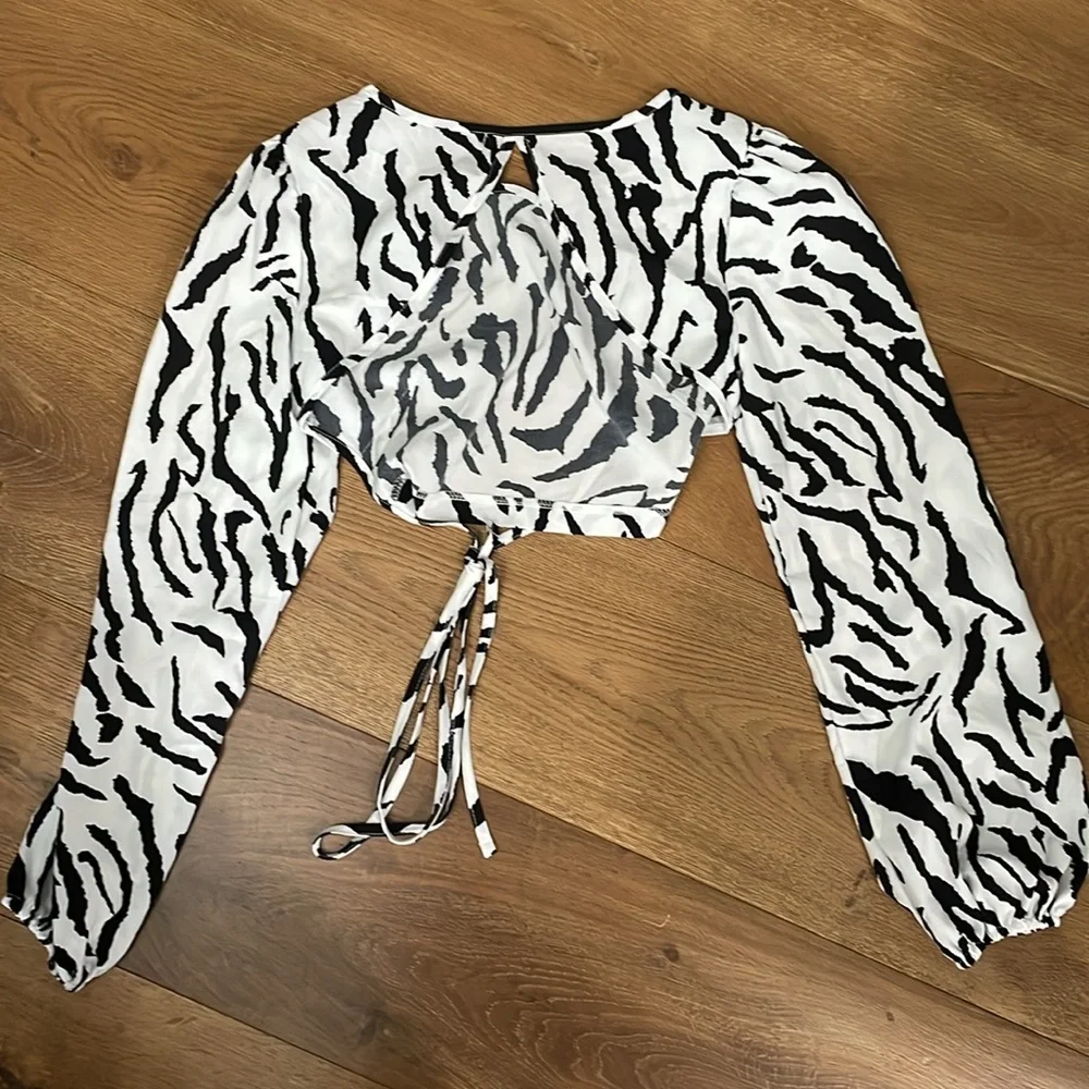 SHEIN Black and White Zebra Print Blouse backless, tie at back - Picture 2 of 4